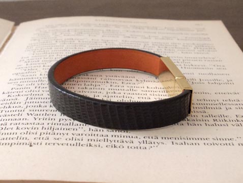 レザーブレスレット