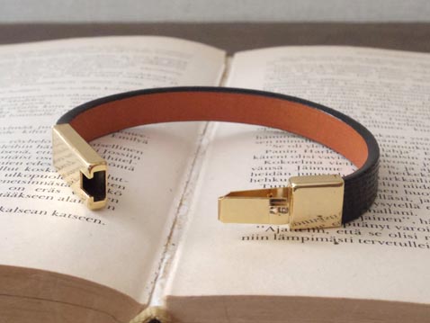 レザーブレスレット