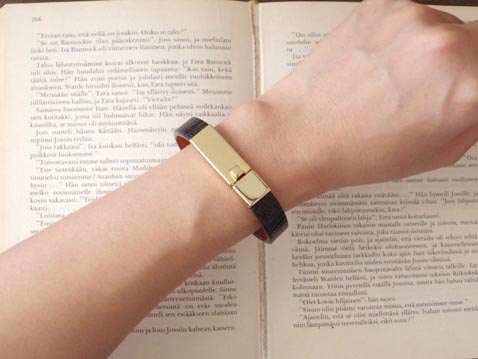 レザーブレスレット