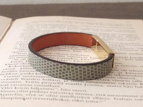 レザーブレスレット