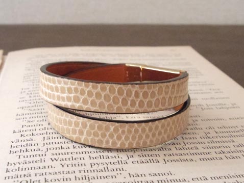 レザーブレスレット