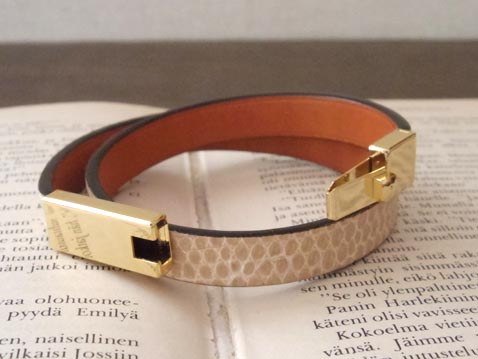 レザーブレスレット