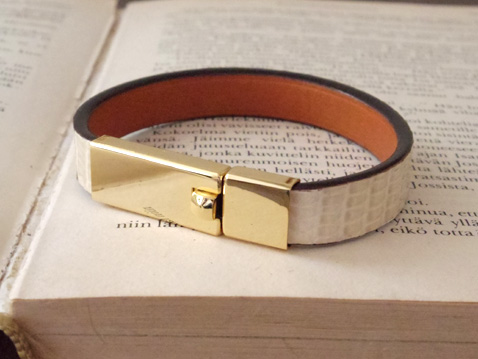 レザーブレスレット