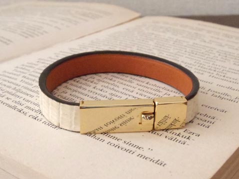 レザーブレスレット