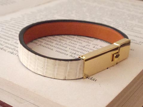 レザーブレスレット