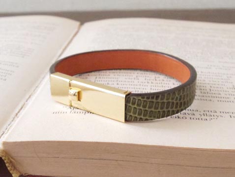 レザーブレスレット