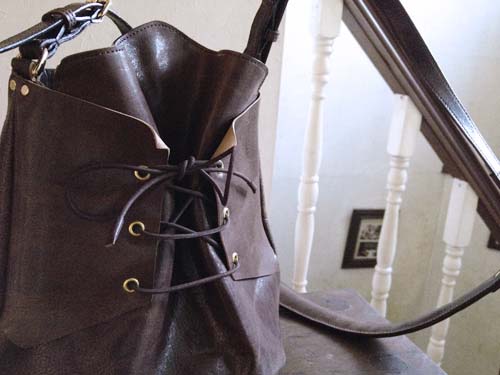 ハンドメイドレザーショルダーバッグ