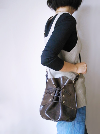 ハンドメイドレザーショルダーバッグ