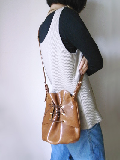 ハンドメイドレザーショルダーバッグ
